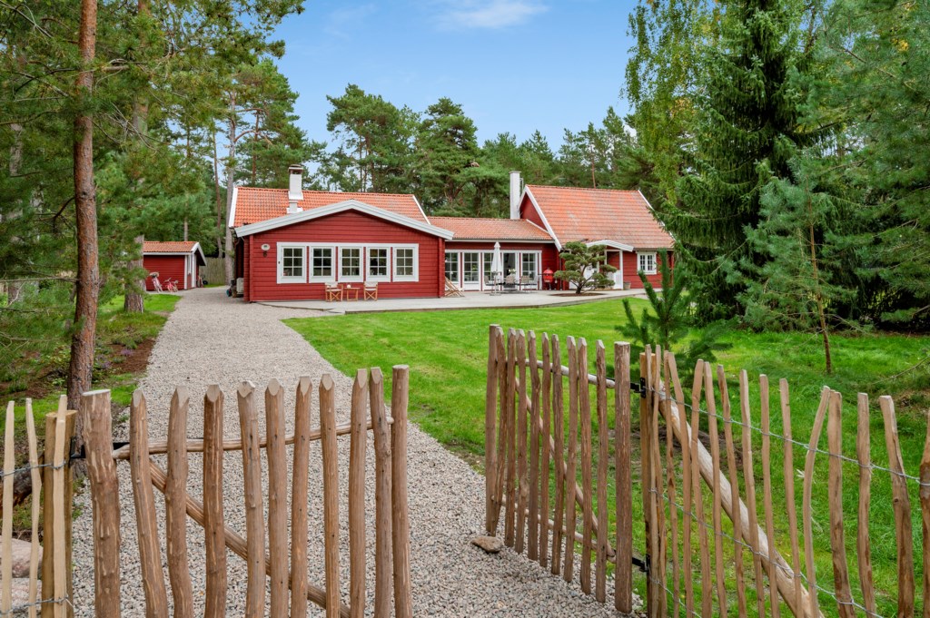 Kråkbärsvägen 8