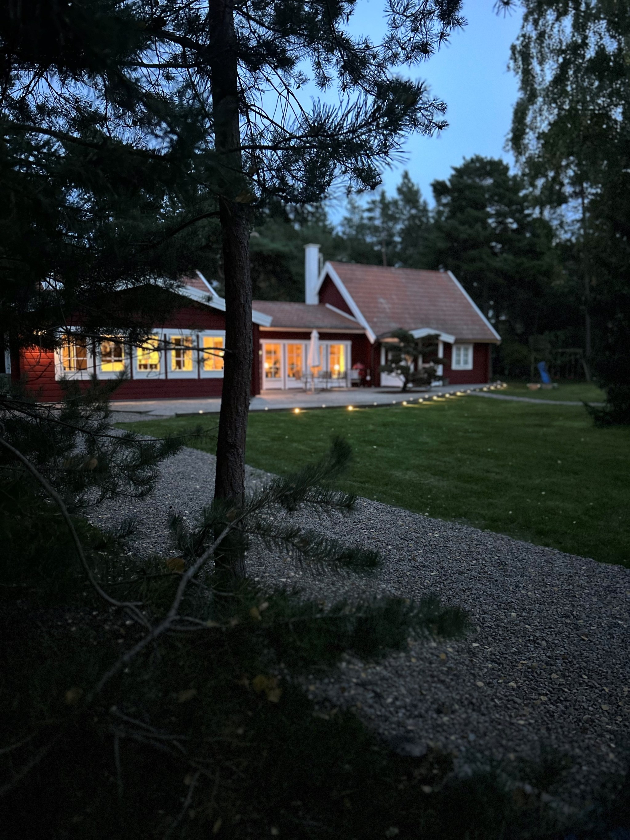 kråka Kråkbärsvägen 8